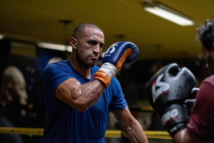 Λιώνει στην προπόνηση ο Badr Hari