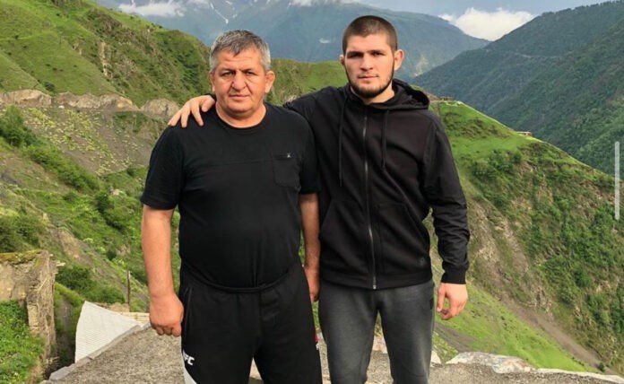 Ο Khabib με τον Abdulmanap