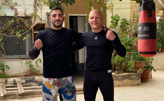 Ο Ali AlQaisi (δεξιά) είπε αντίο στο UFC