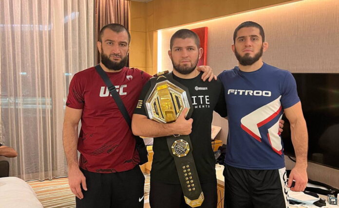 Khabib και Abubakar Nurmagomedov με τον Islam Makhachev